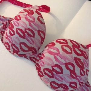 Victoria’s Secret Lips T-Shirt Bra 36D